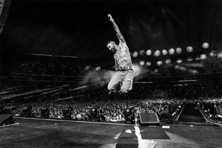 O quarteto lançou um álbum pela Reprise Records, mas o projeto não alcançou o sucesso esperado, levando o grupo a fazer uma pausa e repensar seus rumos musicais.
