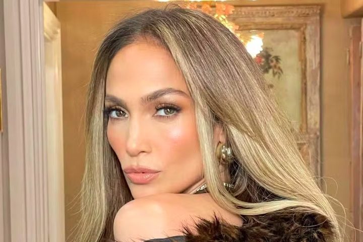 J Lo, casa comigo?, dizia o cartaz. Ela foi direta: Eu acho que chega disso. Eu já tentei isso algumas vezes.