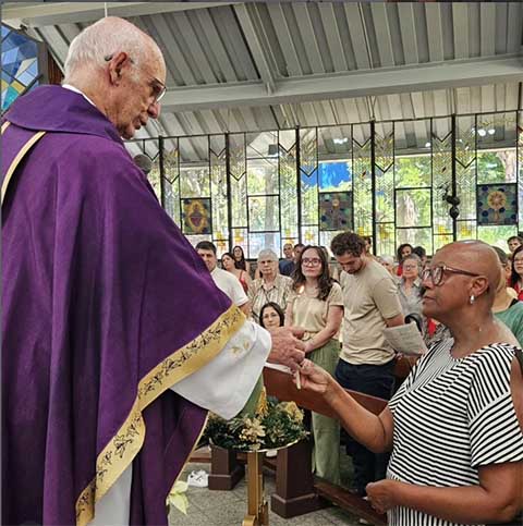 Sua presença contínua em regiões centrais da cidade, incluindo áreas marcadas pelo uso de drogas e pela exclusão social, transformou-o em uma referência nacional na defesa dos direitos dessa população.
