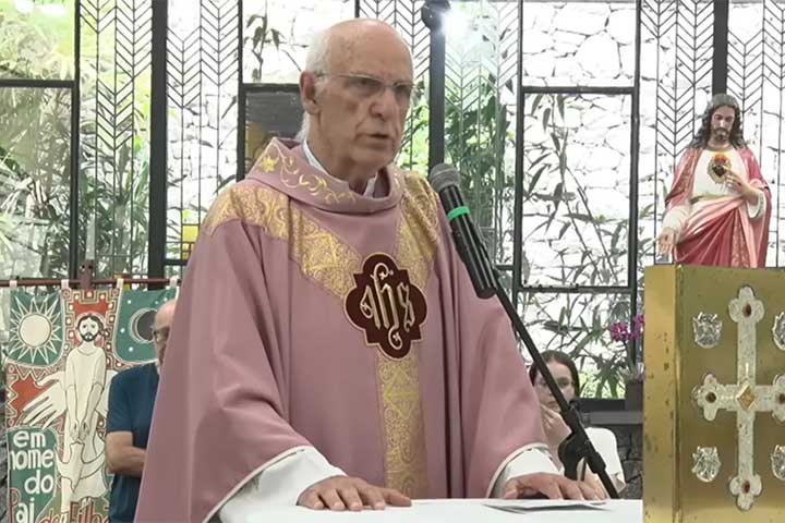 A partir de 1993, assumiu papel central na Pastoral do Povo de Rua da Arquidiocese de São Paulo, iniciativa que se tornaria uma das marcas mais fortes de sua atuação. 
