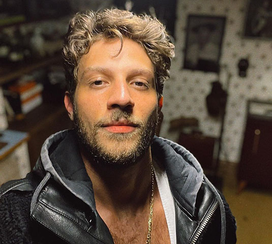 Na história, Adriana atrairá a atenção de Artur, que decidirá se casar com ela para deixá-la como herdeira de toda a sua fortuna. No entanto, o idoso será assassinado durante o noivado, e a protagonista será acusada e presa injustamente pelo crime. Após deixar o presídio, Adriana buscará vingança contra aqueles que a prejudicaram e contará com a ajuda de Pedro, filho do advogado que contribuiu para sua condenação.
