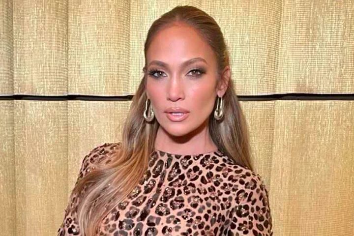 Também conhecida como J.Lo, Jennifer Lopez completou 55 anos em 24 de julho de 2025. Ela nasceu em 1969, no bairro do Bronx, em Nova York.