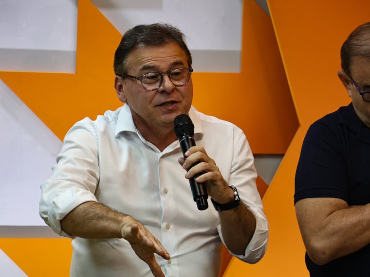 FORTALEZA, CEARÁ,  BRASIL- 19.12.2025:.Robinson de Castro, ex-presidente do Ceará, e Renan Vieira, ex-presidente do Fortaleza, participam do Sobe a Placa nesta sexta-feira, 19. (Daniel Galber/Especial para O POVO)