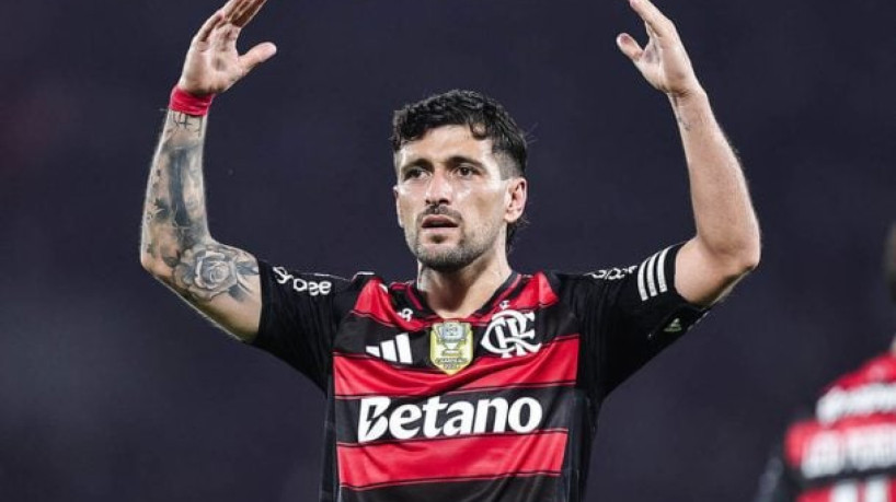 Ranking feito pelo jornal britânico 'The Guardian' tem apenas o uruguaio e Cristiano Ronaldo atuando fora do futebol europeu 