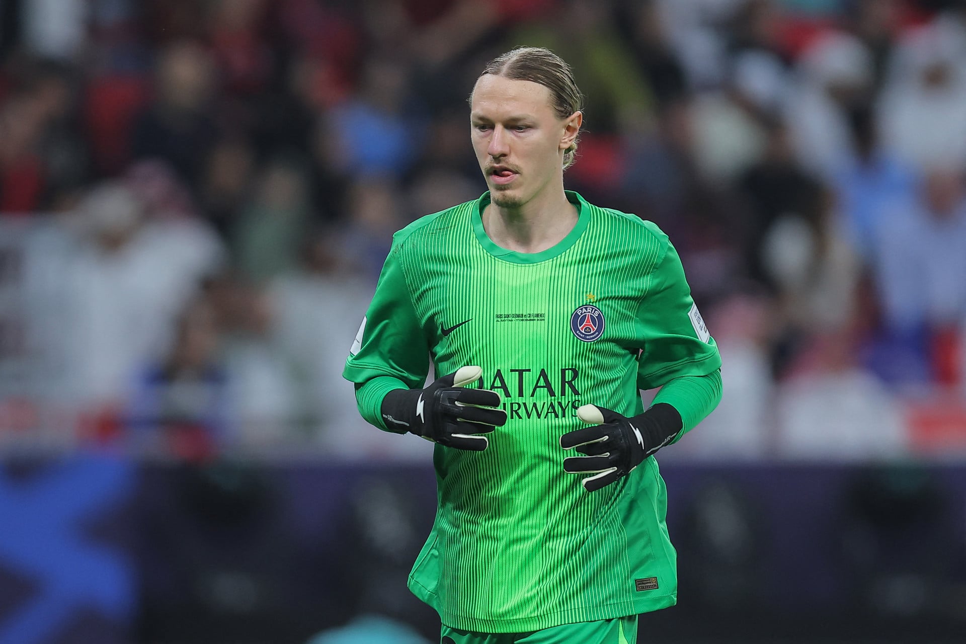 Safonov, goleiro do PSG, durante final do Intercontinental contra o Flamengo (Foto: KARIM JAAFAR / AFP)