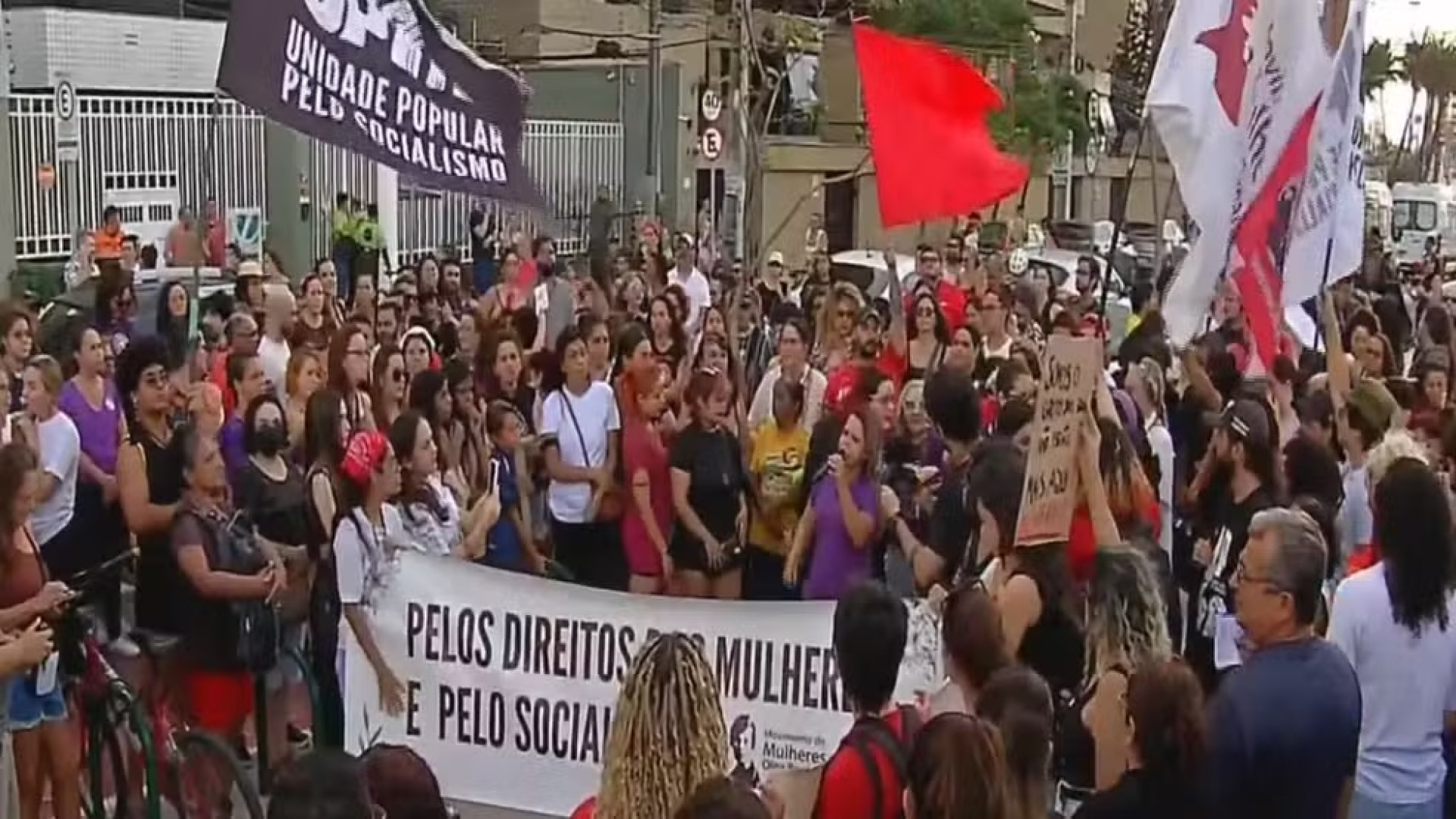 Ato na Beira Mar de Fortaleza contra os casos de violência contra a mulher e feminicídio/ 7/12/2025 (Foto: Eronildo Brito/TVM)