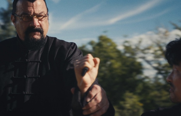 Juntos, pretendemos resgatar o estilo característico dos anos 1980 e 1990, trazendo de volta a ação e o talento que definiram aqueles anos memoráveis, disse o diretor. 