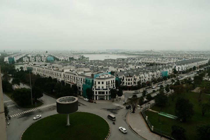 O país se tornou um exemplo extremo de controle governamental e isolamento, razão pela qual costuma ser comparado à Coreia do Norte.