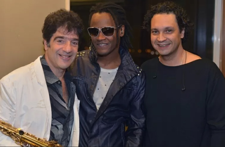 Em 2018, criou o grupo Black Carlos, com Felipe Cambraia e George Israel, homenageando Roberto e Erasmo Carlos com releituras em funk e soul. O projeto resgatou clássicos da música brasileira com uma pegada moderna e afro-brasileira, celebrando a influência da cultura negra na construção da MPB.