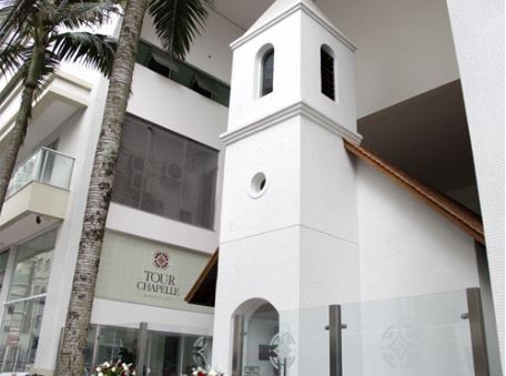 Anteriormente ao levantamento de um novo edifício, a construtora Ciaplan se compromeu com a restauração da capela em 2012. E em forma de homenagem nomeou o prédio como Tour Chapelle.