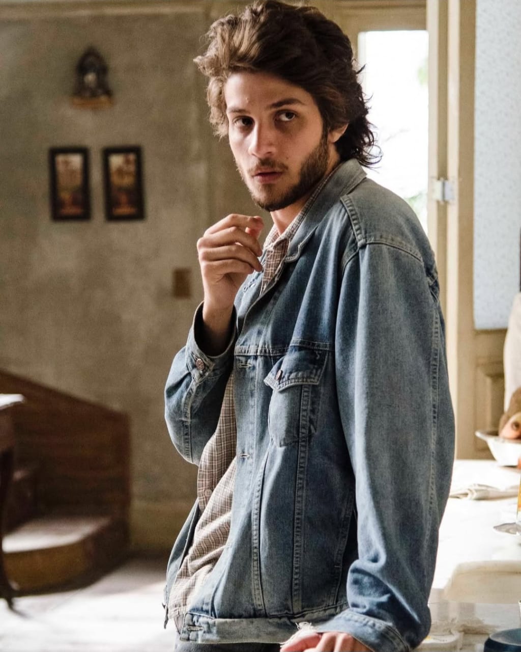 Em 2014, assinou contrato com a TV Globo e, nesse mesmo ano, atuou na primeira fase da novela “Império”, como o jovem José Alfredo Medeiros, o comendador.
