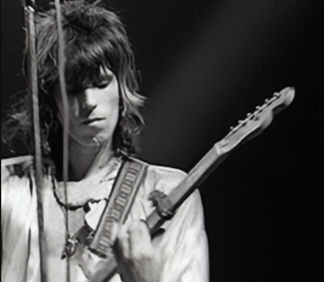 Desde o início da carreira, Richards participou da construção da sonoridade do grupo ao incorporar elementos de rhythm and blues, rock and roll e blues ao repertório da banda.
