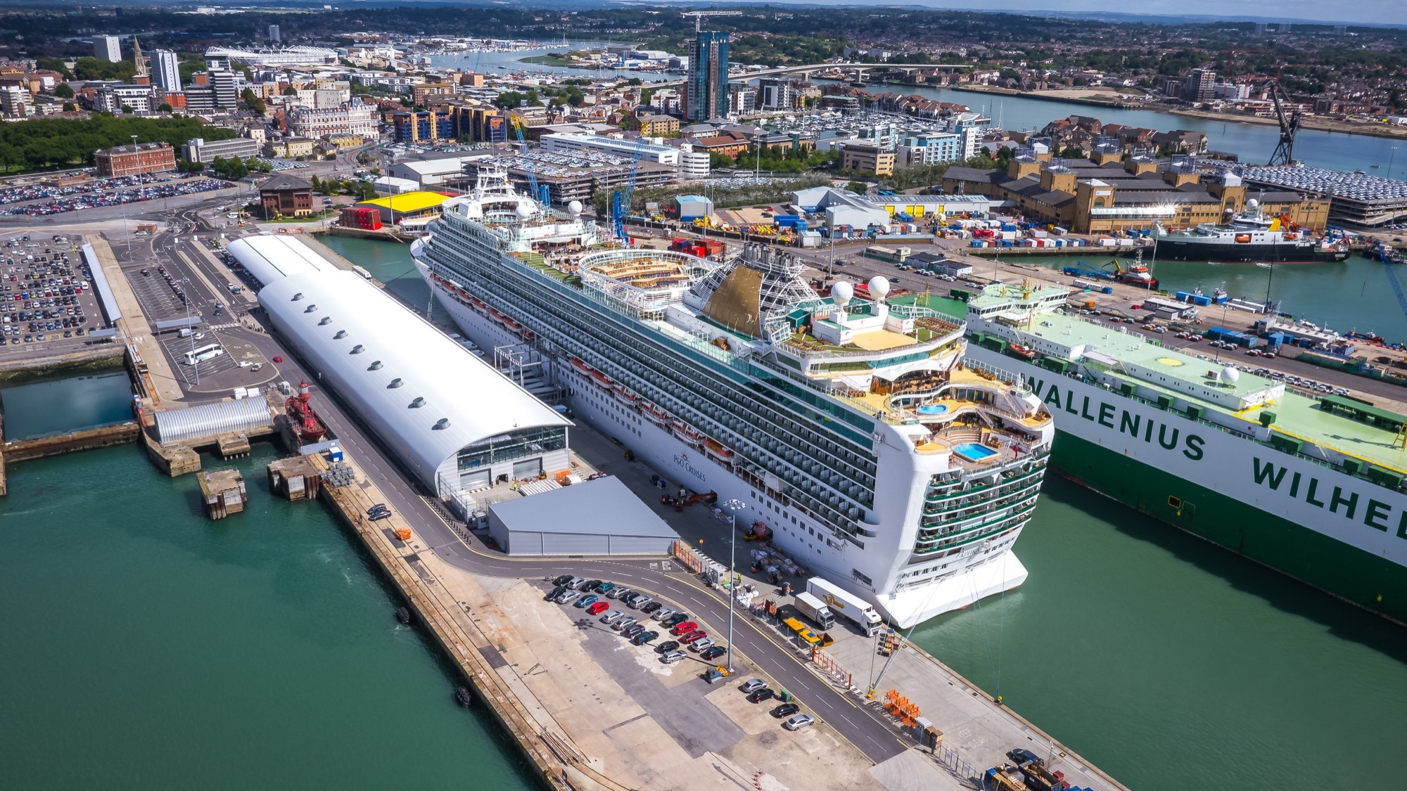 Southampton, Reino Unido: Servindo como ponto de partida e chegada para muitos cruzeiros transatlânticos, Southampton é um dos portos mais importantes do Reino Unido. 
