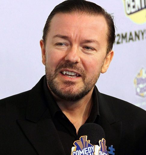 Ricky Gervais — O comediante comentou repetidas vezes (inclusive nos seus especiais) que não quer ter filhos, citando motivos pessoais e até argumentos sobre população e estilo de vida. 