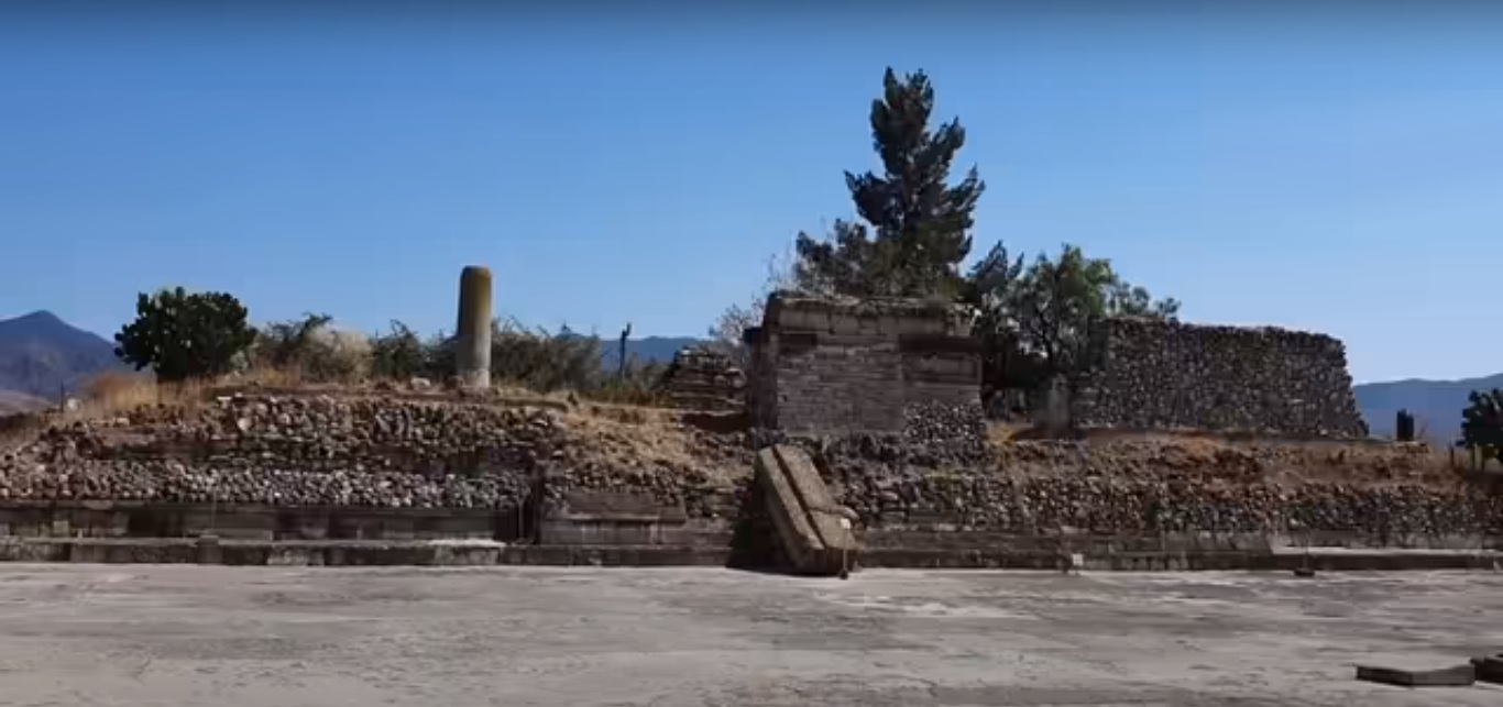 Segundo os pesquisadores do Projeto Lyobaa, foi usada uma tecnologia avançada, não invasiva, para escanear o solo e permitir a descoberta, que consistia em um complexo sistema de câmaras e túneis subterrâneos construídos há mais de mil anos pelos zapotecas.