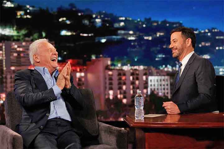 O artista britânico é casado desde 2003 com a diretora e atriz colombiana Stella Arroyave, 18 anos mais jovem que Hopkins. Anteriormente, ele teve dois outros casamentos. Do primeiro, com a atriz britânica Petronella Barker, nasceu Abigail Hopkins, em 1968. Porém, a relação entre pai e filha foi marcada por distanciamento durante muitos anos.
