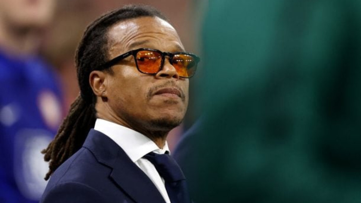 Ex-volante está com 52 anos e tem a experiência de ter sido auxiliar da seleção holandesa na Copa do Mundo de 2022, no Catar 