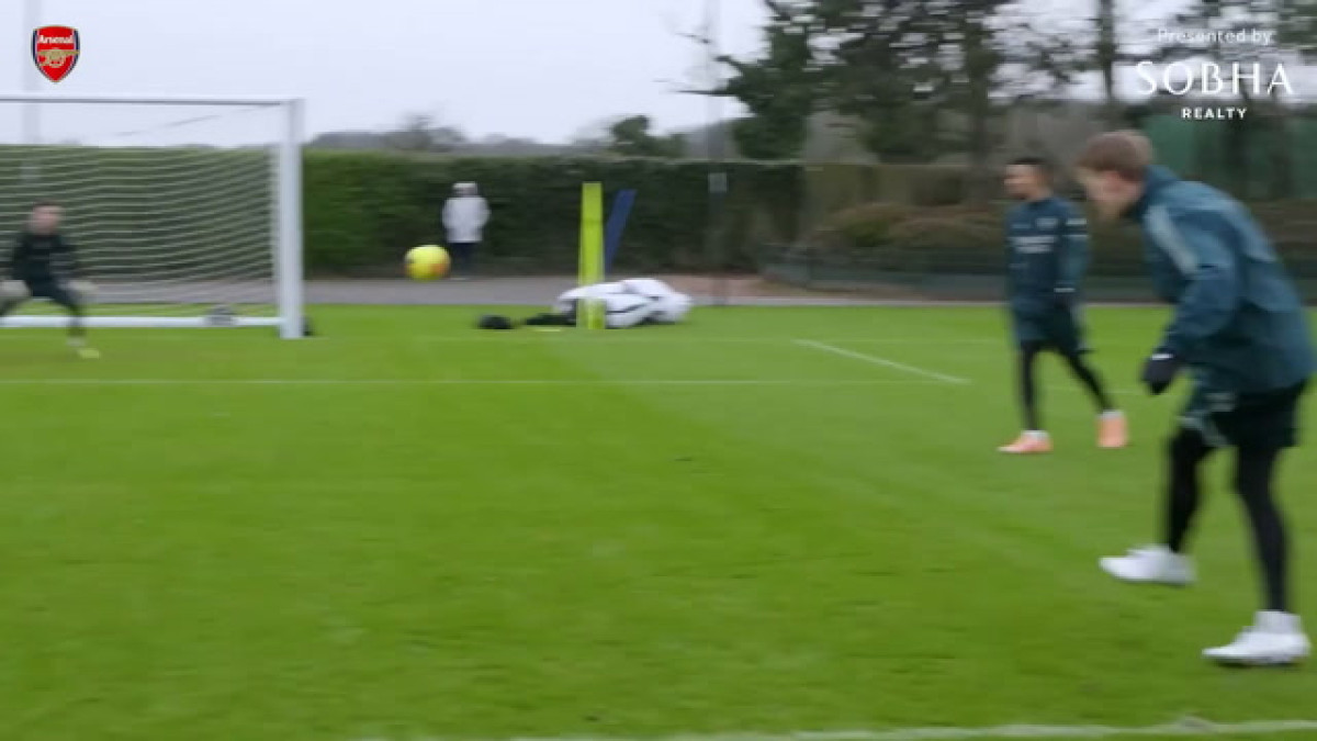 Ødegaard, Eze e Trossard aprimoram finalizações antes da viagem a Everton