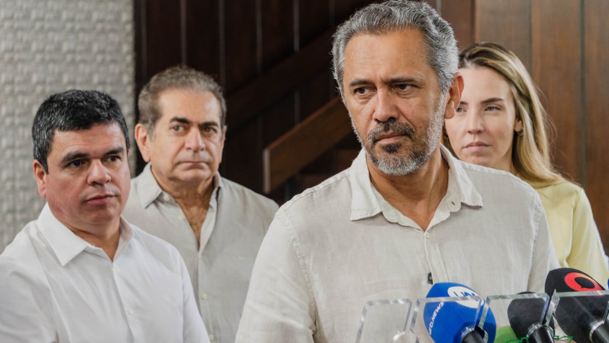 ￼GOVERNADOR Elmano fez reunião com secretários