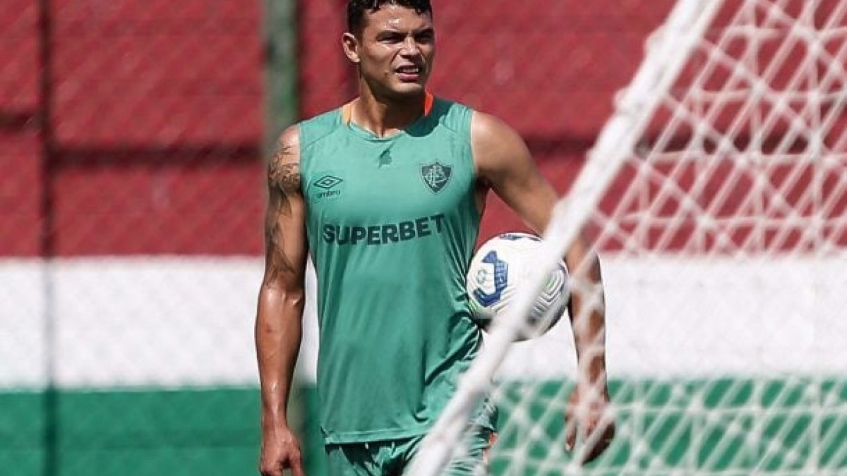 Livre no mercado após deixar o Tricolor, zagueiro de 41 anos surge como opção experiente e de baixo risco para o setor defensivo dos Dragões