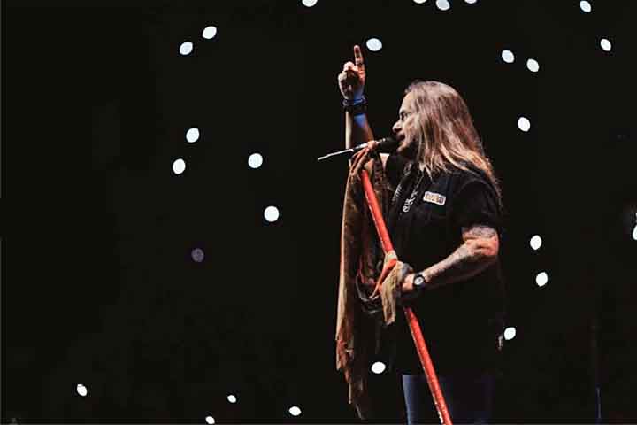 Em 1987, uma década após o acidente, o Lynyrd Skynyrd retornou aos palcos em uma turnê de tributo, com Johnny Van Zant, irmão mais novo de Ronnie, assumindo os vocais. 
