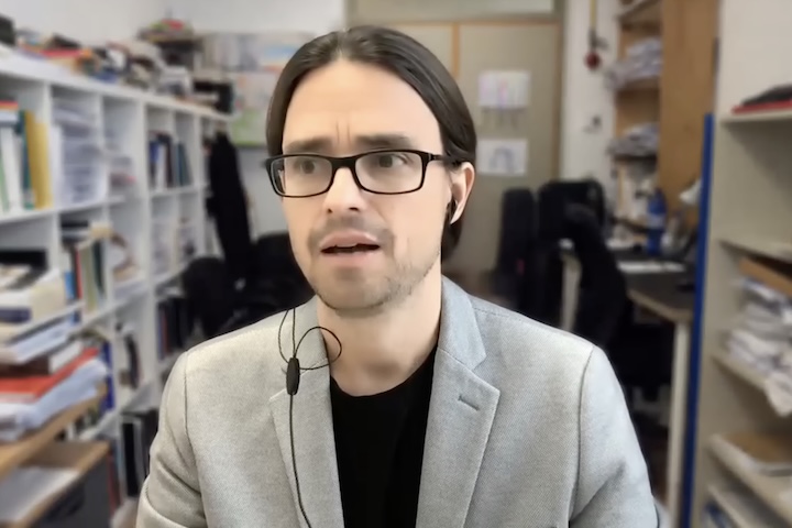 Nesse momento, pensei em minhas filhas pequenas e pedi para voltar, contou o cientista.