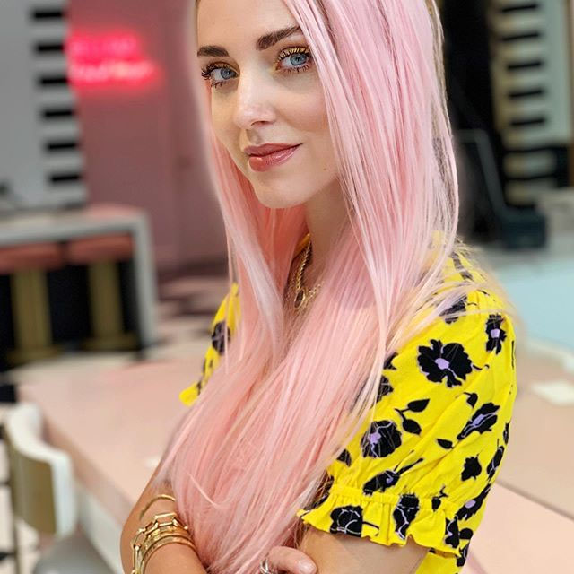 Chiara Ferragni é uma empreendedora, blogueira e designer italiana. Nascida em Cremona, ela é uma das pioneiras do ramo de influencers no país europeu e uma das mais conhecidas do mundo.
