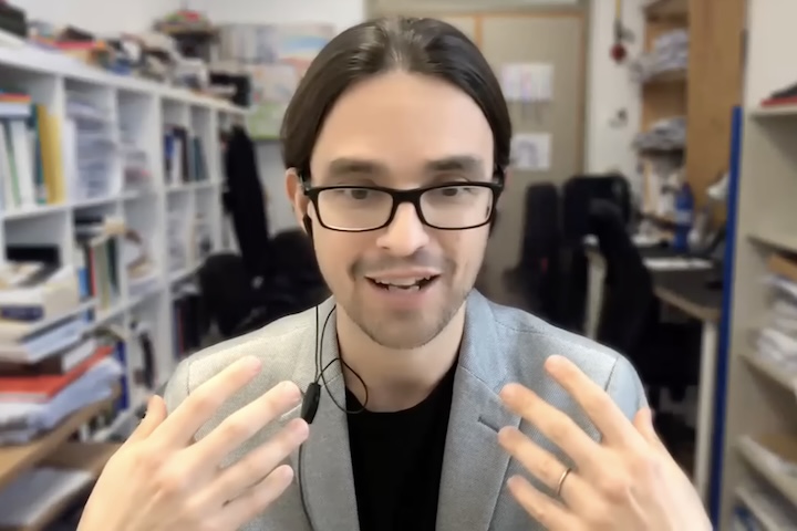 O caso aconteceu com o cientista Álex Gómez Marín. Ele sofreu uma hemorragia interna e chegou a ficar morto por sete segundos.