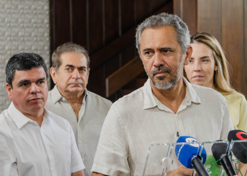 ￼GOVERNADOR Elmano fez reunião com secretários