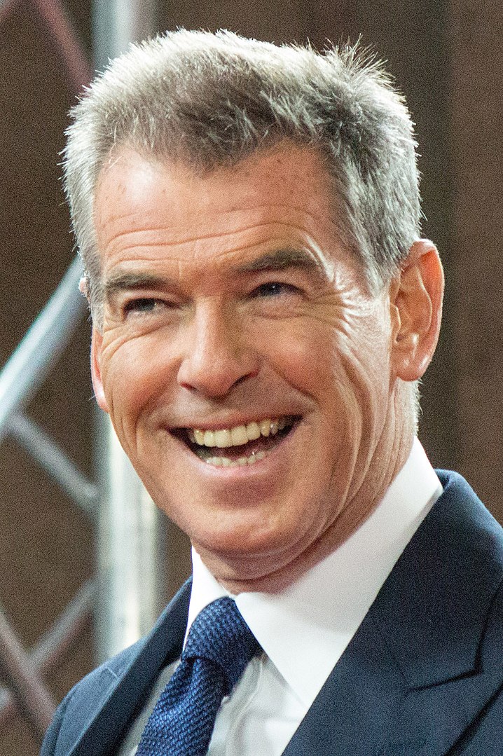 Pierce Brosnan – Nascido em 1953, em Drogheda, alcançou fama global como James Bond, entre 1995 e 2002. Também se destacou em Mamma Mia! e O Alfaiate do Panamá, mantendo-se como um dos ícones do cinema irlandês.