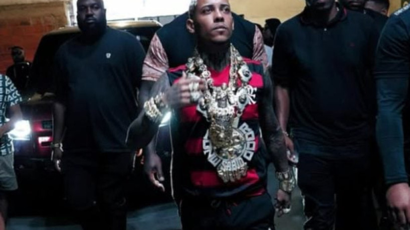 O evento, que ainda contará com outros artistas, tem mobilizado rubro-negros e promovido aglomerações na sede da torcida; veja o vídeo 