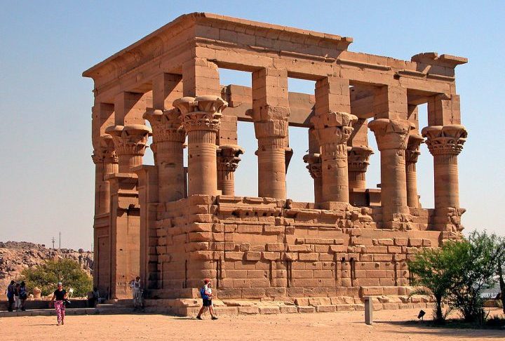 A peça teria sido usada em práticas de adivinhação comuns em Alexandria, cidade marcada pela convivência entre judaísmo, paganismo e cristianismo nascente.