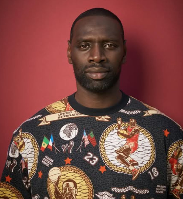 Omar Sy – ator francês. Nascido em 20 de janeiro de 1978, em Trappes, destaca-se pelo sorriso marcante, porte elegante e carisma natural diante das câmeras.