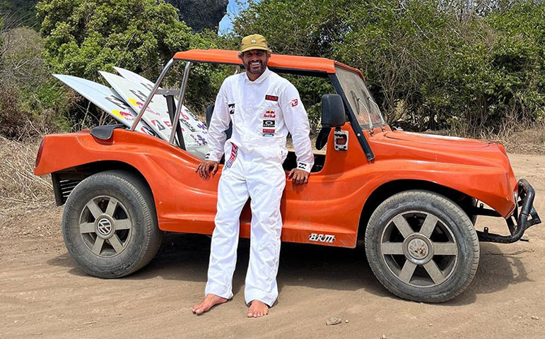 Ítalo Ferreira nasceu em uma família pobre na cidade de Baía Formosa (Rio Grande do Norte), a 96 qulômetros da capital, Natal. Ele mora no local até hoje, embora viva viajando por conta do surfe.