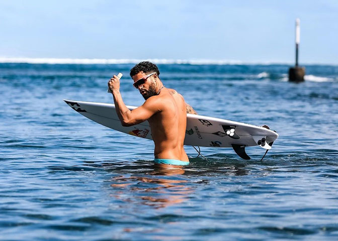 A título de curiosidade, o maior vencedor é o americano Kelly Slater, com 11 conquistas. Ele tem uma relação com o Brasil, afinal, foi namorado da modelo Gisele Bündchen. 