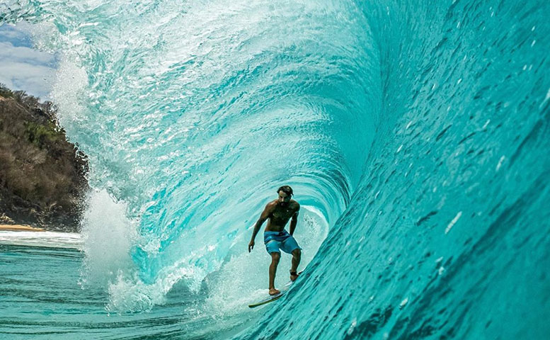 Ítalo Ferreira tem 1,68 metro e costuma pesar 68 kg. Ele é considerado um surfista Goofy, ou seja, que surfa com o pé direito na frente da prancha. Já quem usa a esquerda como base é conhecida como regular. 