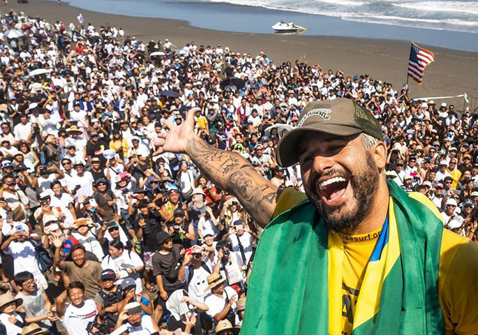 Já em 2015, Ferreira conquistou o título simbólico de melhor estreante na competição. Além disso, ficou com a prata na etapa de Portugal, perdendo para o também brasileiro Filipe Toledo. 