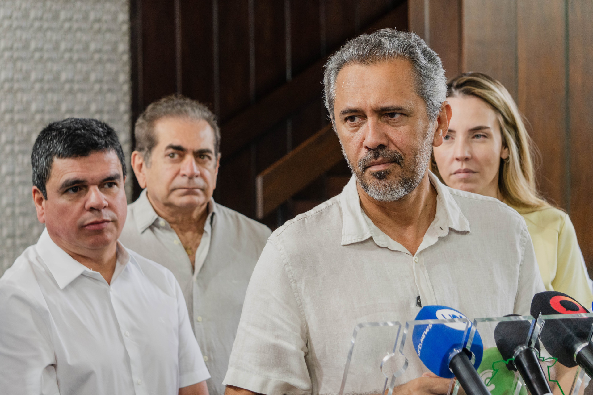 ￼GOVERNADOR Elmano fez reunião com secretários (Foto: FERNANDA BARROS)