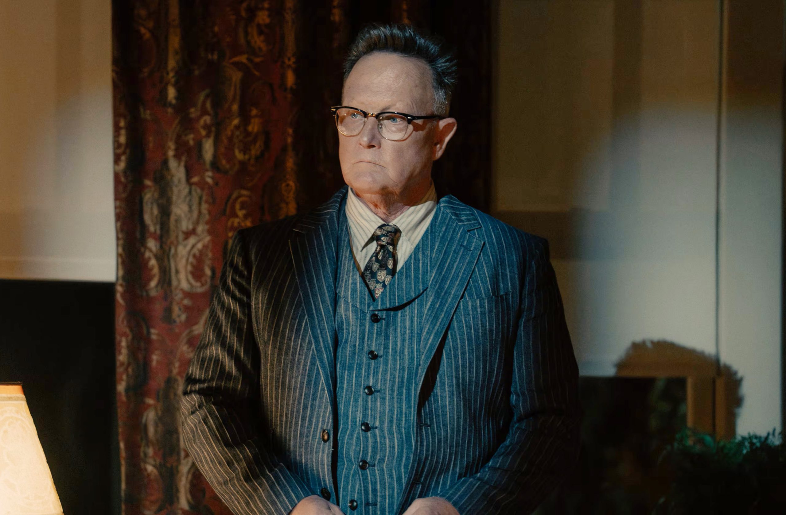 Aos 66 anos, ele contou que não pôde operar e vive sem o ligamento, fazendo exercícios para fortalecer a musculatura. Não tenho mais LCA. Se foi, disse à revista People. Mesmo assim, ele segue atuando e participou recentemente da série Tulsa King com Sylvester Stallone.