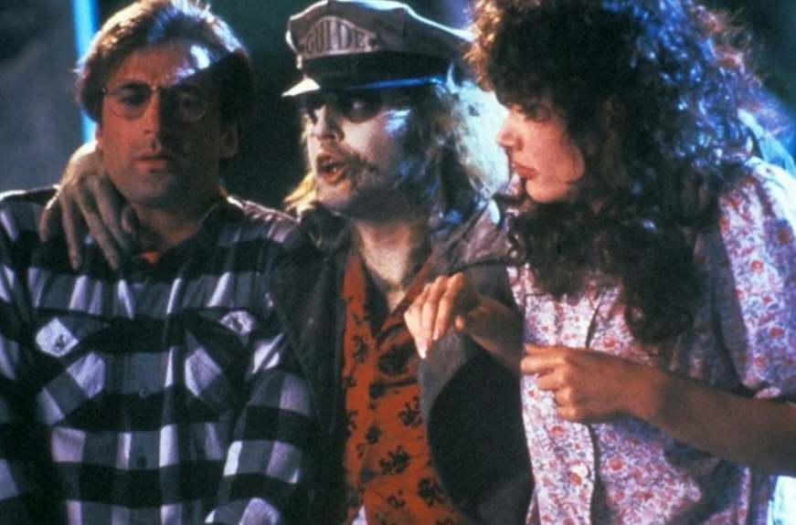 O orçamento de Beetlejuice foi de US$ 15 milhões, com apenas US$ 1 milhão entregue ao trabalho de efeitos visuais. Considerando o alcance dos efeitos, que incluíam stop motion, animação de substituição, maquiagem protética, marionetes e tela azul.