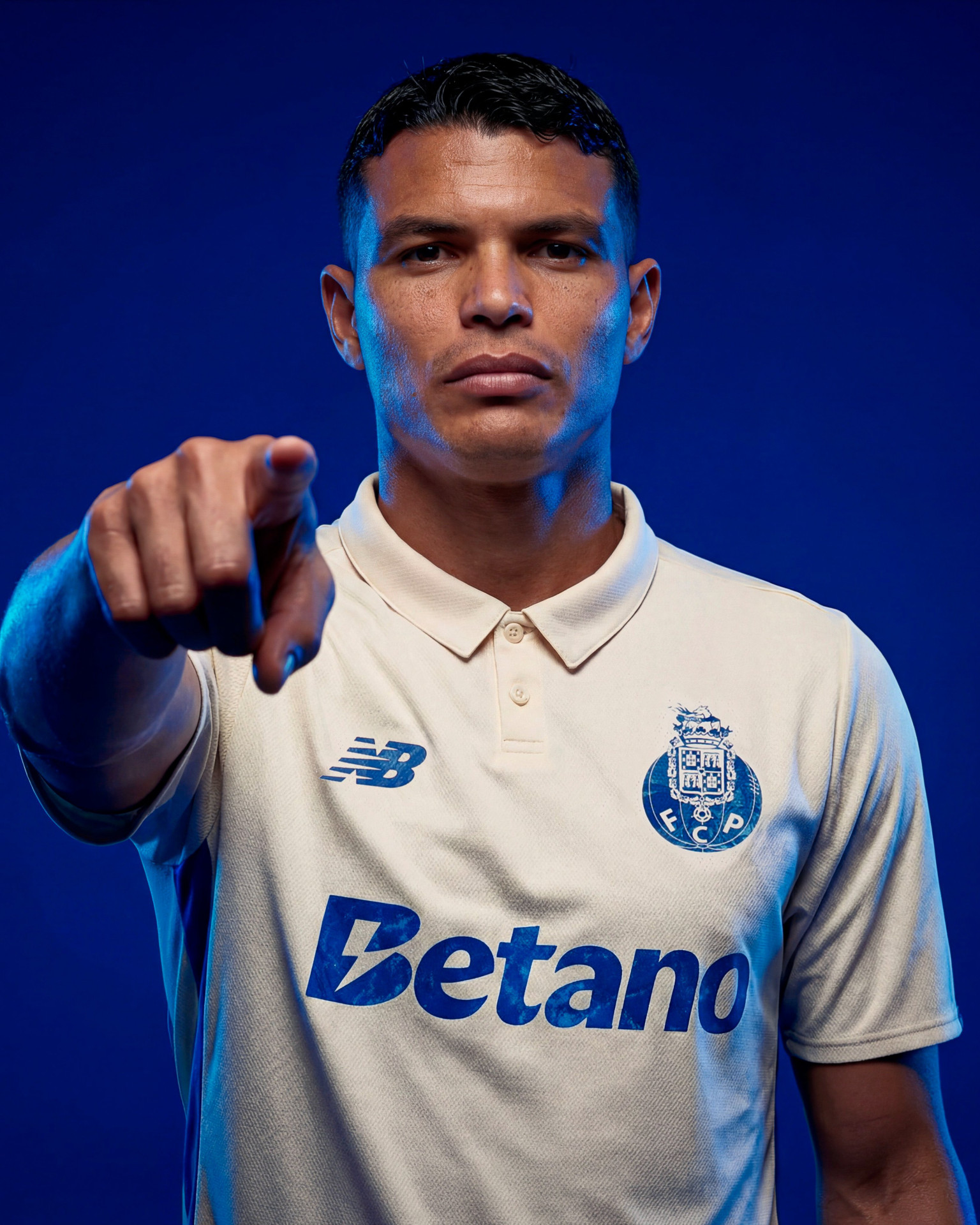 Thiago Silva foi anunciado pelo Porto, de Portugal (Foto: Divulgação/FC Porto)