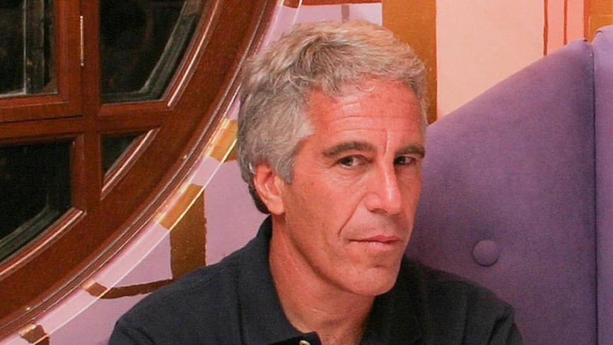 Mesmo com sua morte em 2019, Jeffrey Epstein continua a movimentar o cenário da política internacional com a divulgação dos arquivos relacionados as acusações de abuso e exploração sexual