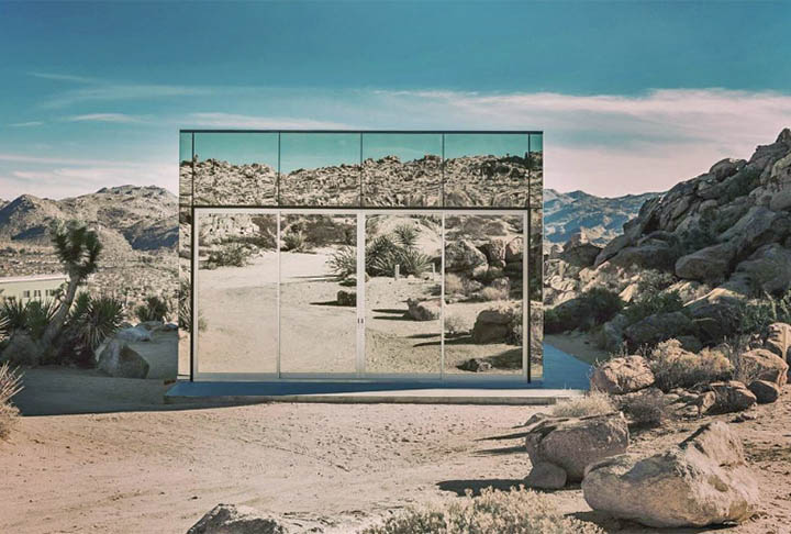 O imóvel ocupa 27 hectares numa área que tem paisagem árida, mas atraente.  A casa tem 510 metros quadrados, com cômodos confortáveis e infraestrutura sofisticada