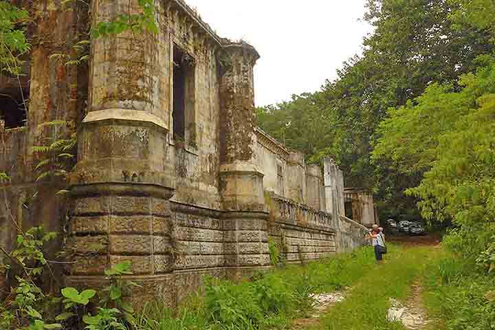 O forte de Jurubatuba está localizado dentro da Fortaleza de Itaipu, um complexo de três fortes em Praia Grande, São Paulo, que hoje serve como ponto turístico e cultural.