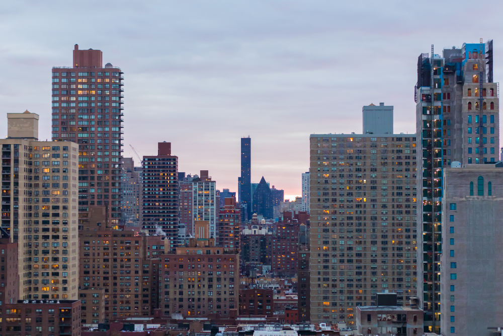 Entre as possíveis soluções, os pesquisadores defendem a criação de mapas detalhados de subsidência para orientar políticas públicas e a revisão de códigos de construção.