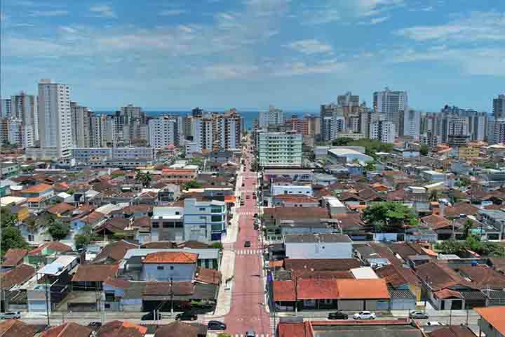 Entre 2022 e 2024, o município registrou o crescimento de 4,47%, algo impulsionado, sobretudo, pelos setores de turismo, comércio e construção civil, que movimentam a economia local.
