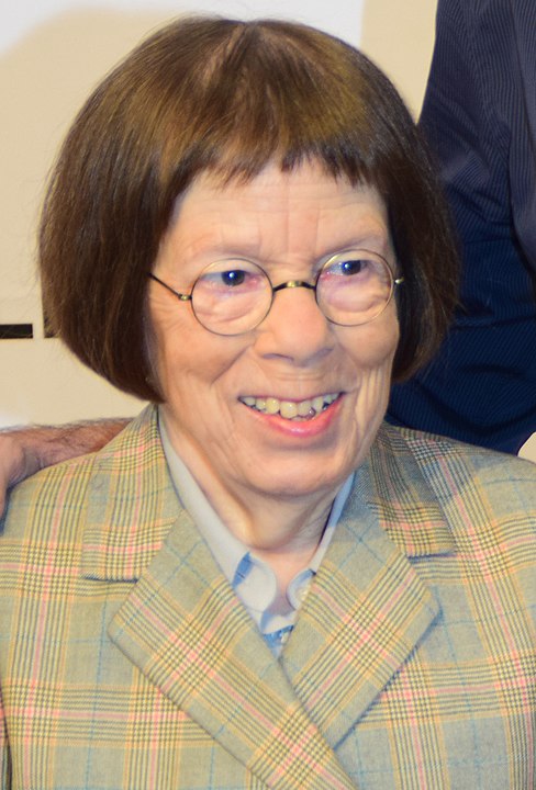 Linda Hunt - Americana, nascida em 2/4/1945 -Vítima de nanismo pituitário, a atriz que se consagrou no teatro e no cinema tem apenas 1,45m. Ao interpretar um anão, ela tornou-se a primeira a receber um Oscar por um papel de personagem de sexo diferente. 