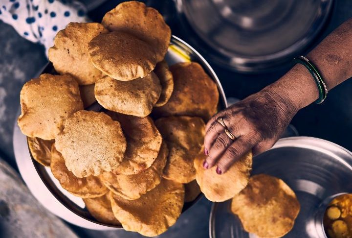 Índia: O hábito de comer com as mãos é considerado comum na Índia, mas atenção: por estar ligada a outros rituais, a mão esquerda não deve tocar os alimentos.

