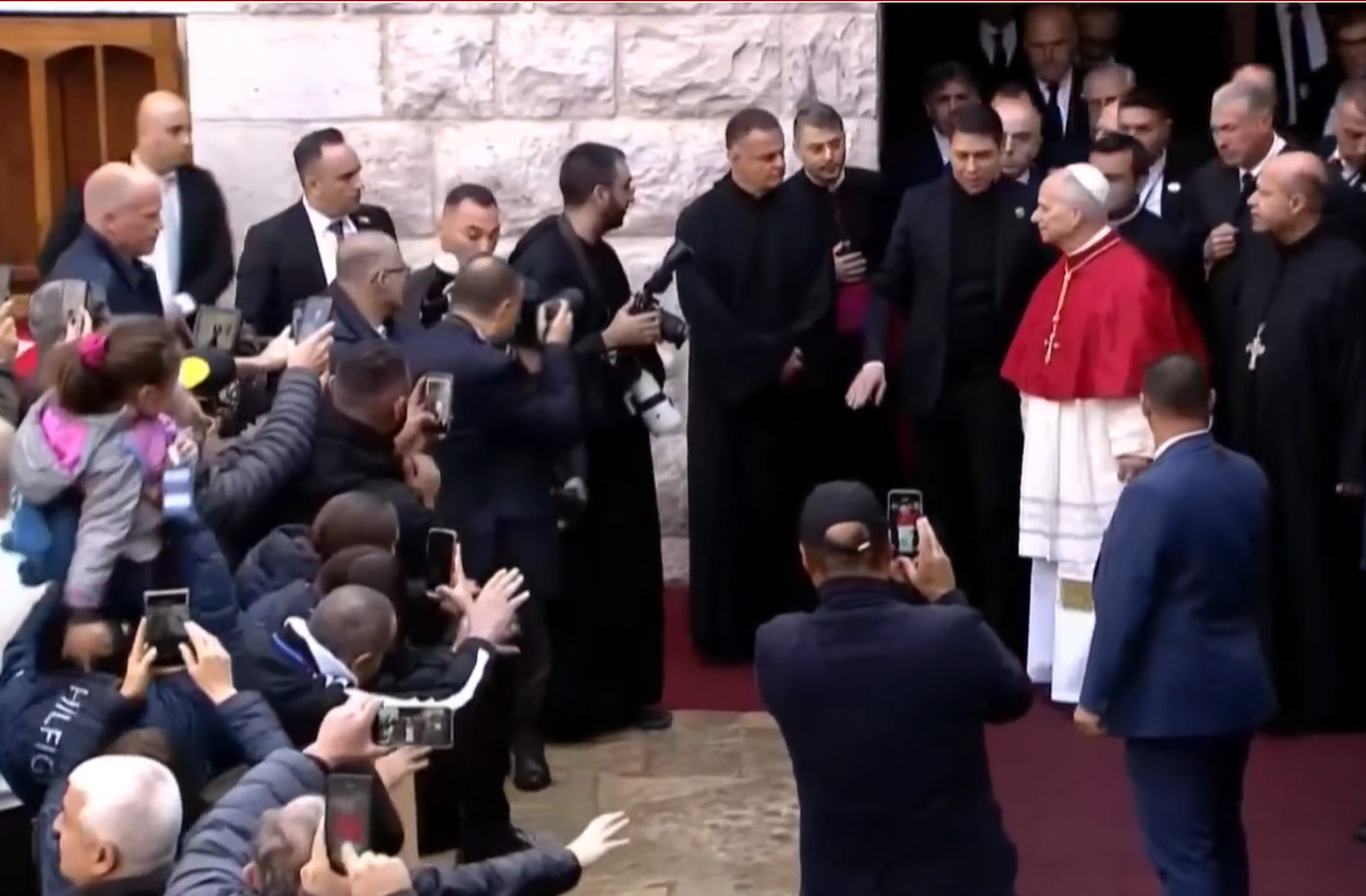 A imprensa mundial destacou o caráter histórico e simbólico da visita. Desse modo, analistas a classificaram como um gesto diplomático e espiritual simultaneamente. O evento ganhou grande cobertura tanto no continente asiático quanto no europeu.