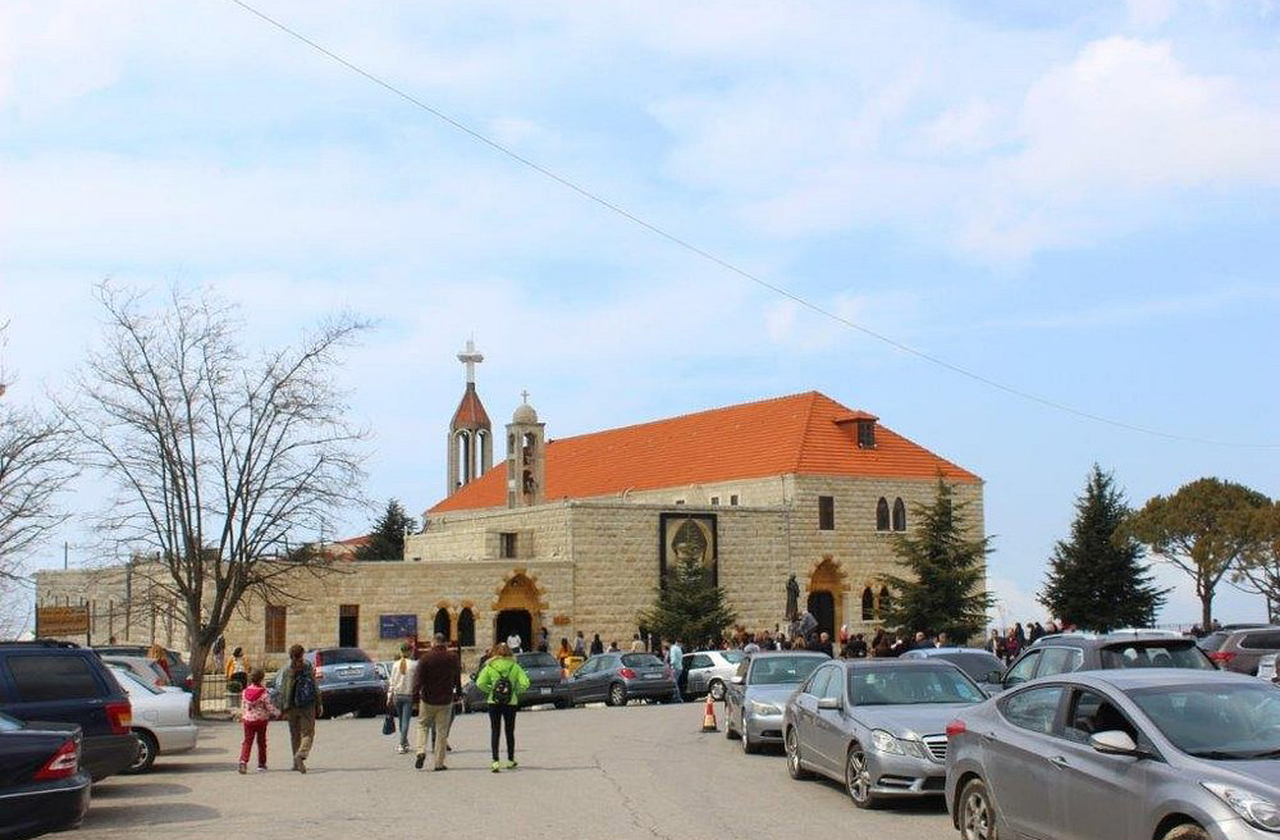 O Mosteiro de Annaya, onde São Charbel viveu e está sepultado, é um dos centros espirituais mais visitados do Líbano. A paisagem austera e montanhosa reforça o caráter eremítico do santo, e o local é administrado pela Ordem Libanesa Maronita.